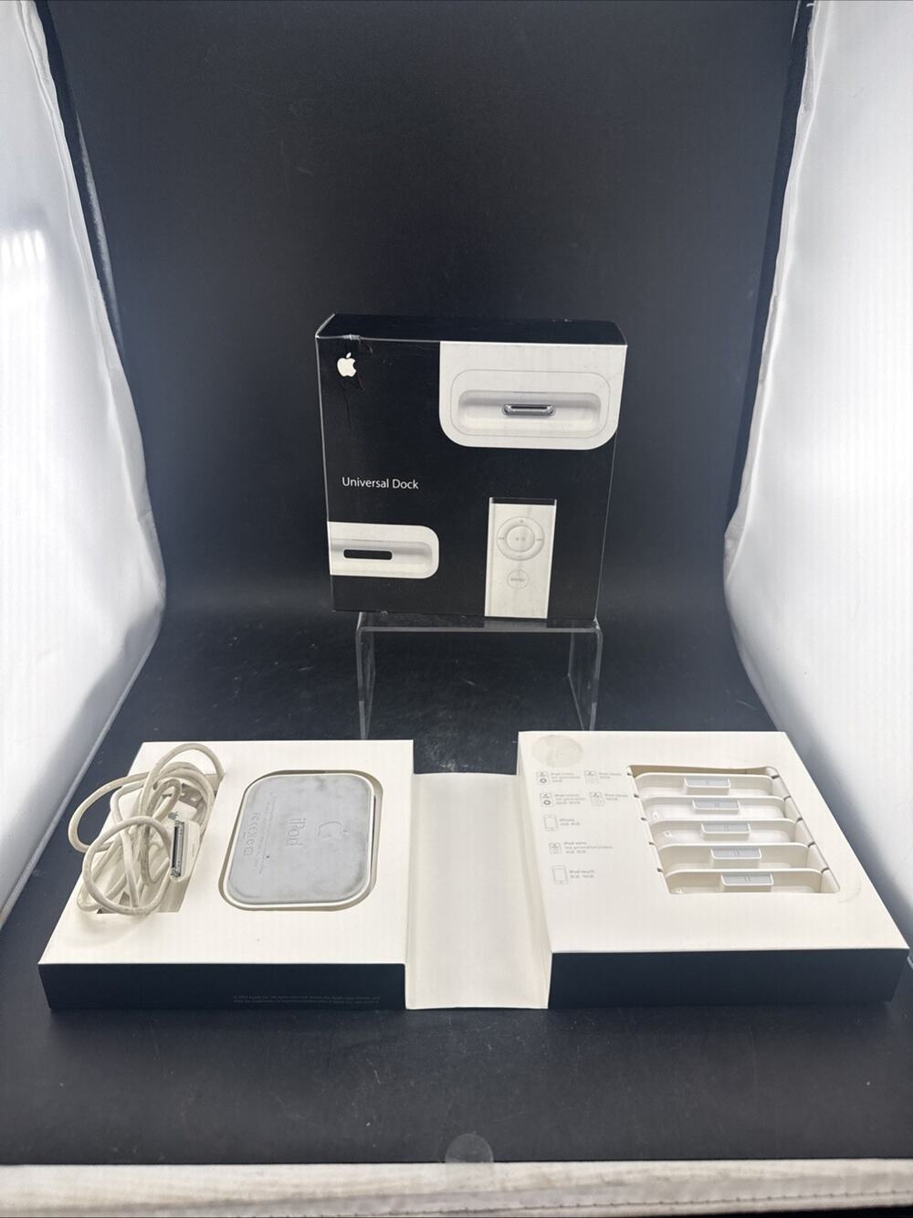 Apple Universal Dock 30-Pin iPod iPhone Dock w/ Box Cable Adapters Original